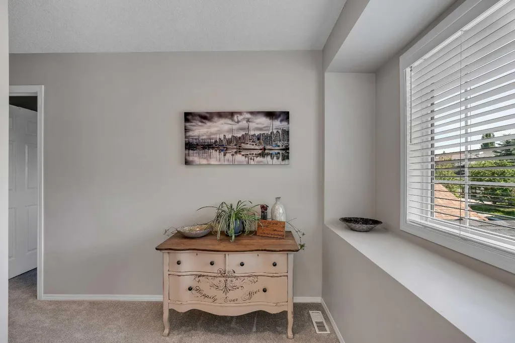 480 Douglas Glen Point SE Calgary AB T2Z 3G4