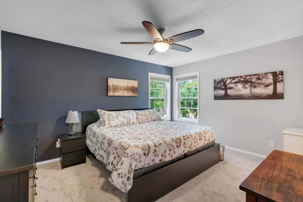 480 Douglas Glen Point SE Calgary AB T2Z 3G4
