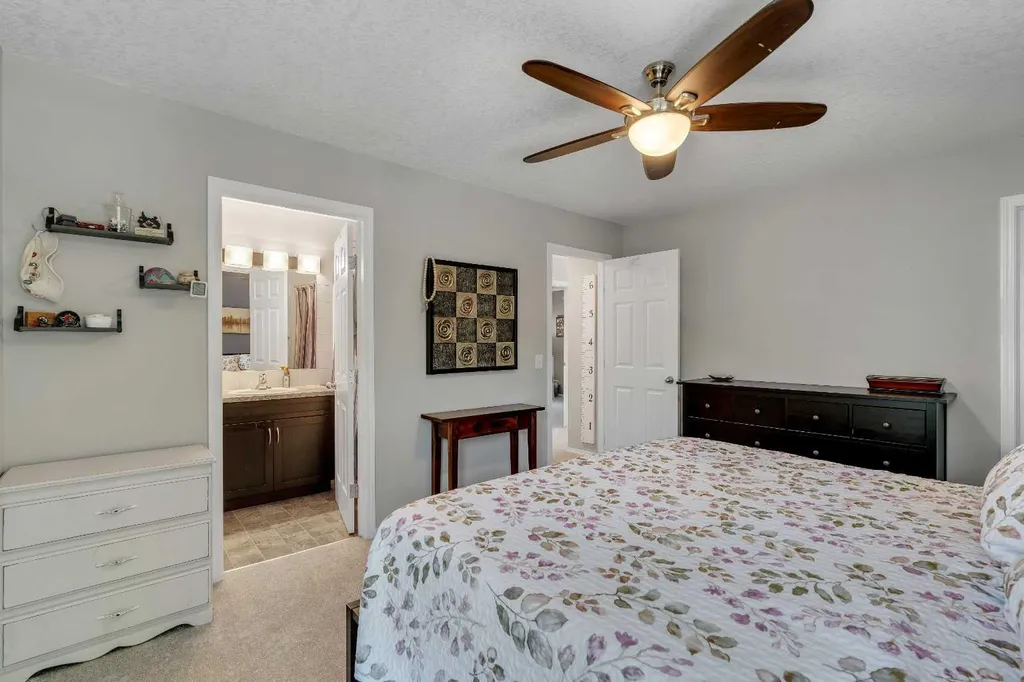 480 Douglas Glen Point SE Calgary AB T2Z 3G4