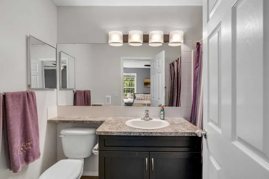 480 Douglas Glen Point SE Calgary AB T2Z 3G4