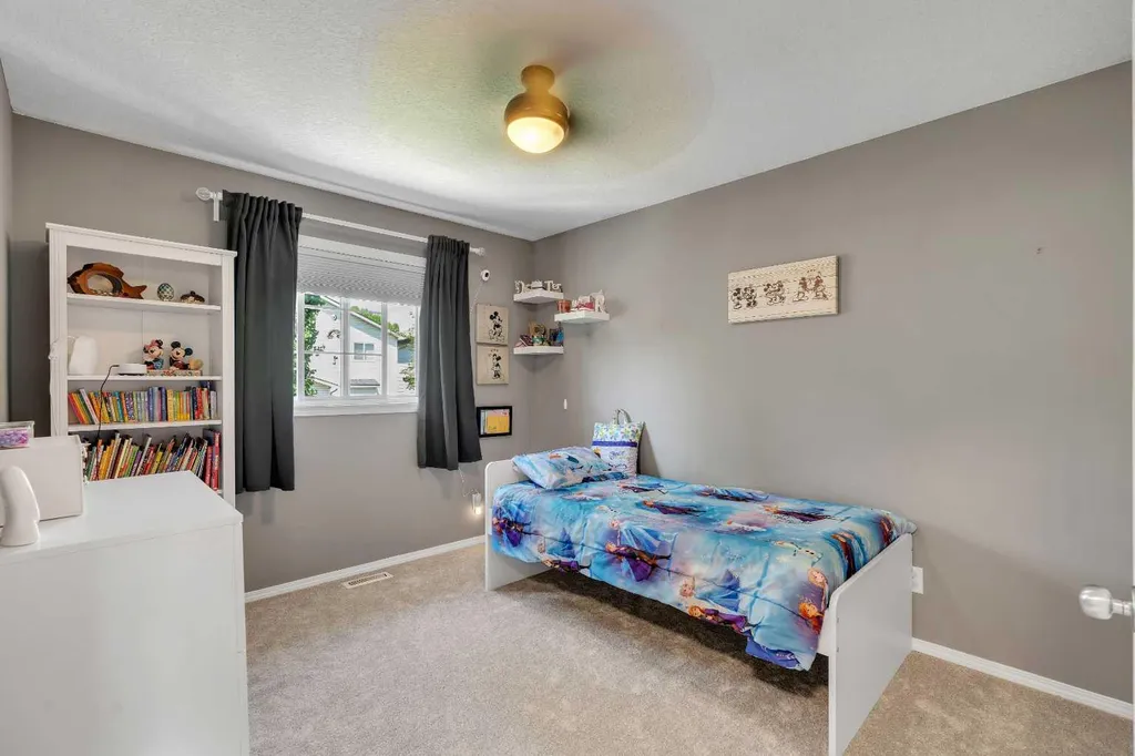 480 Douglas Glen Point SE Calgary AB T2Z 3G4