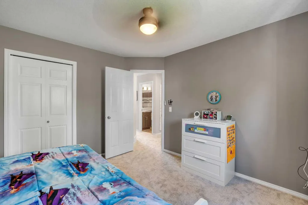 480 Douglas Glen Point SE Calgary AB T2Z 3G4