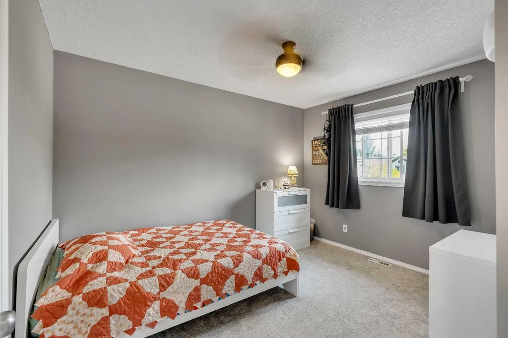480 Douglas Glen Point SE Calgary AB T2Z 3G4