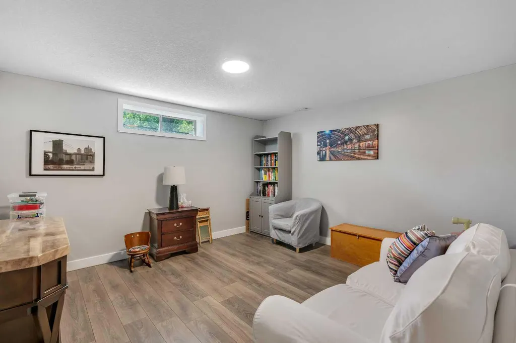 480 Douglas Glen Point SE Calgary AB T2Z 3G4
