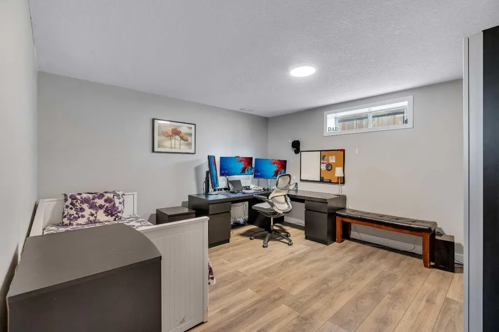 480 Douglas Glen Point SE Calgary AB T2Z 3G4