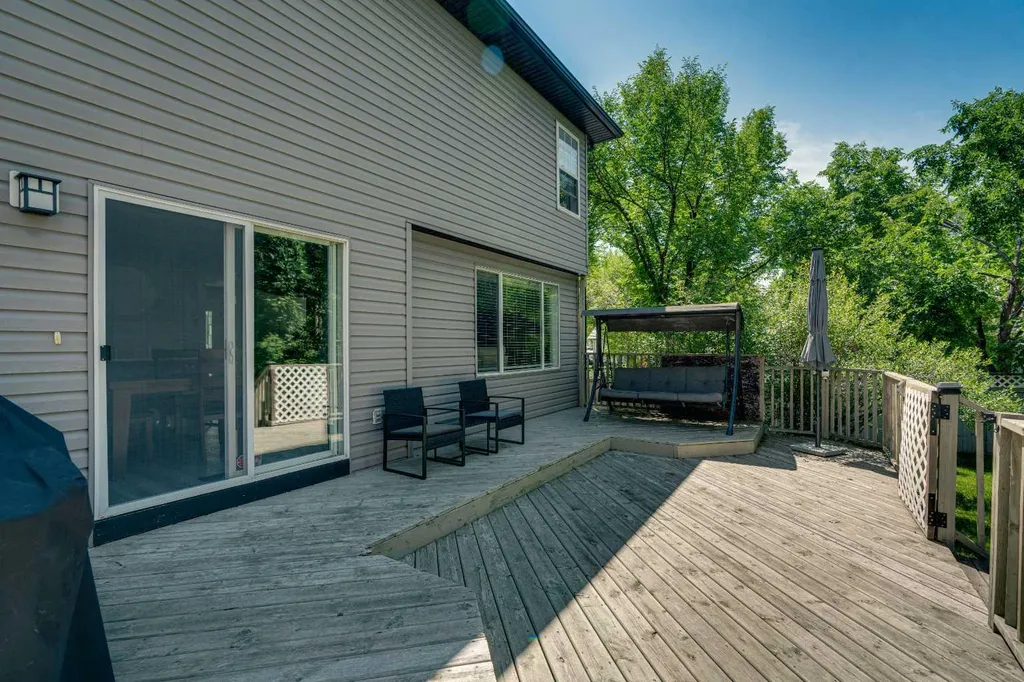 480 Douglas Glen Point SE Calgary AB T2Z 3G4
