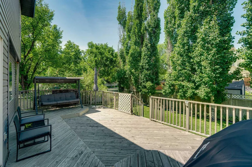 480 Douglas Glen Point SE Calgary AB T2Z 3G4