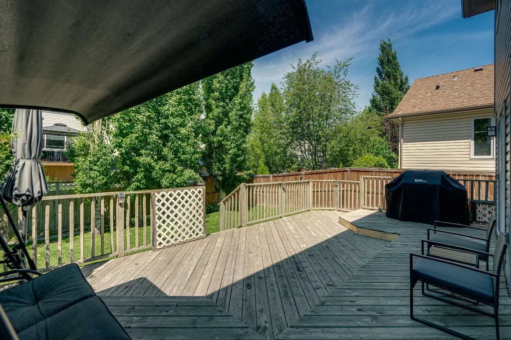 480 Douglas Glen Point SE Calgary AB T2Z 3G4