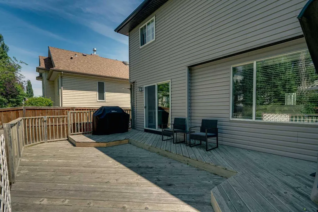480 Douglas Glen Point SE Calgary AB T2Z 3G4