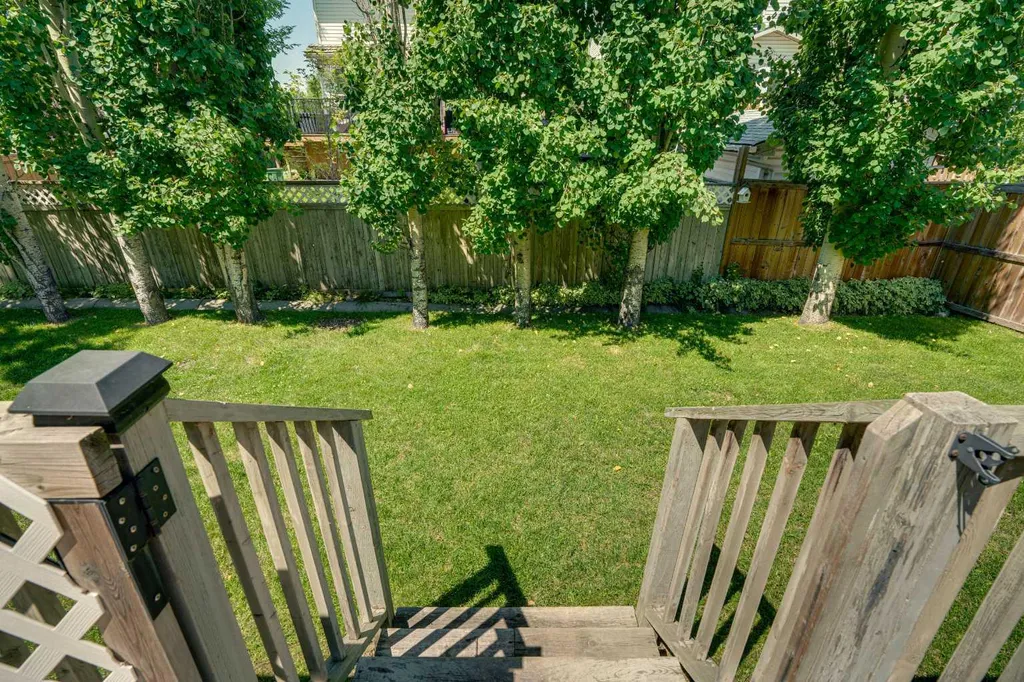 480 Douglas Glen Point SE Calgary AB T2Z 3G4