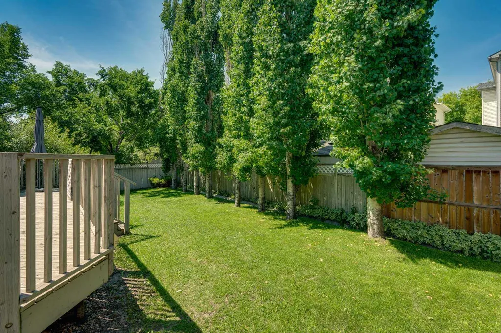 480 Douglas Glen Point SE Calgary AB T2Z 3G4