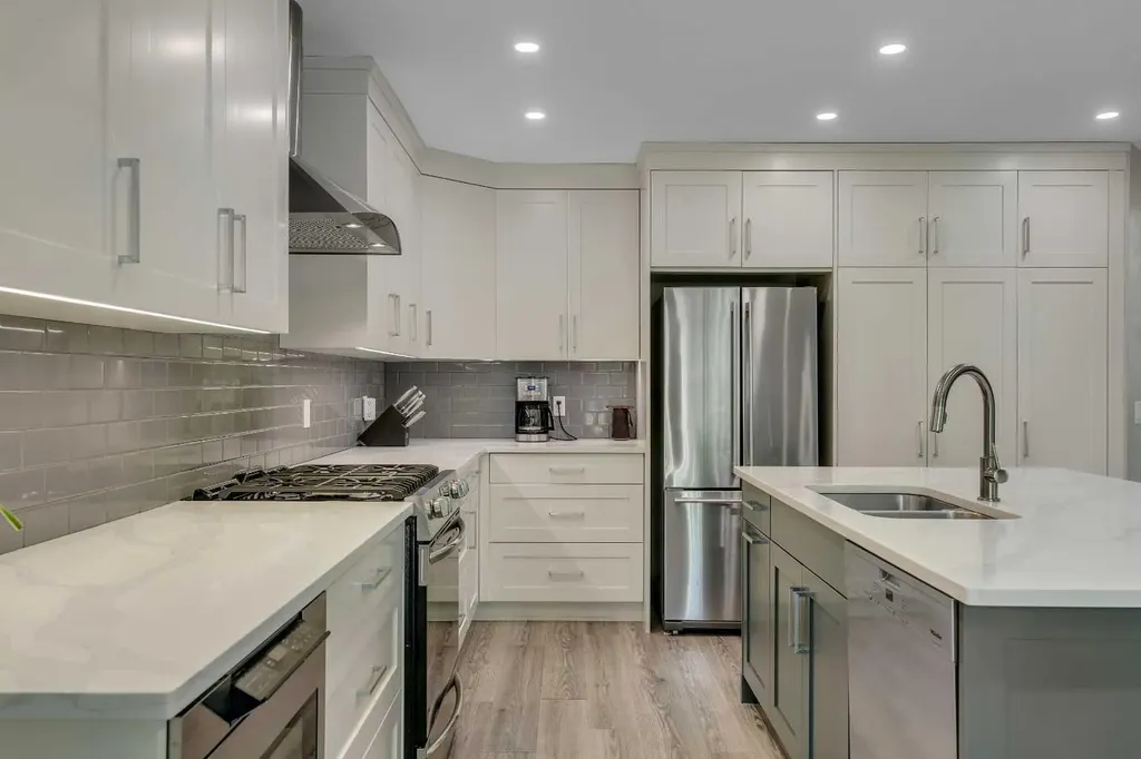 480 Douglas Glen Point SE Calgary AB T2Z 3G4