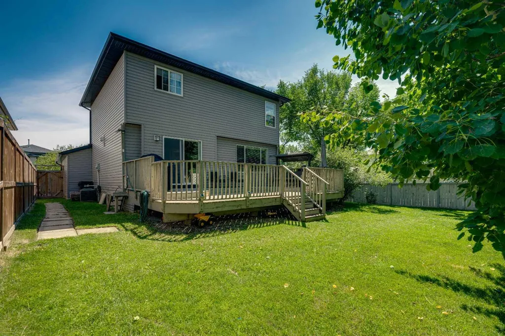 480 Douglas Glen Point SE Calgary AB T2Z 3G4