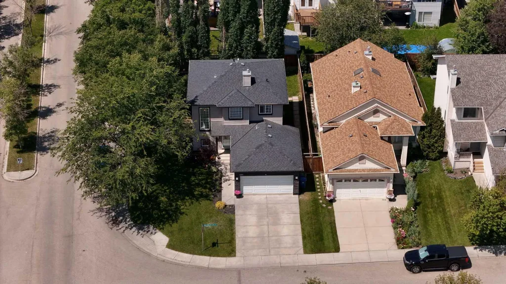 480 Douglas Glen Point SE Calgary AB T2Z 3G4