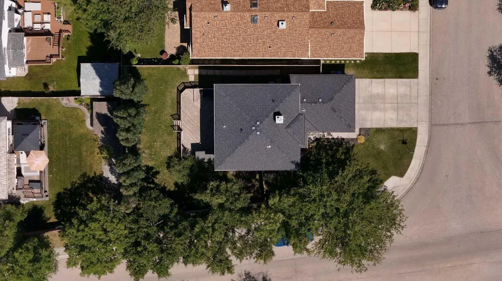 480 Douglas Glen Point SE Calgary AB T2Z 3G4