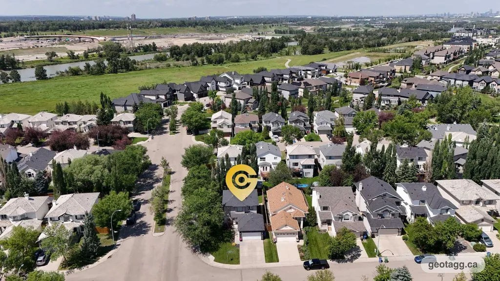 480 Douglas Glen Point SE Calgary AB T2Z 3G4
