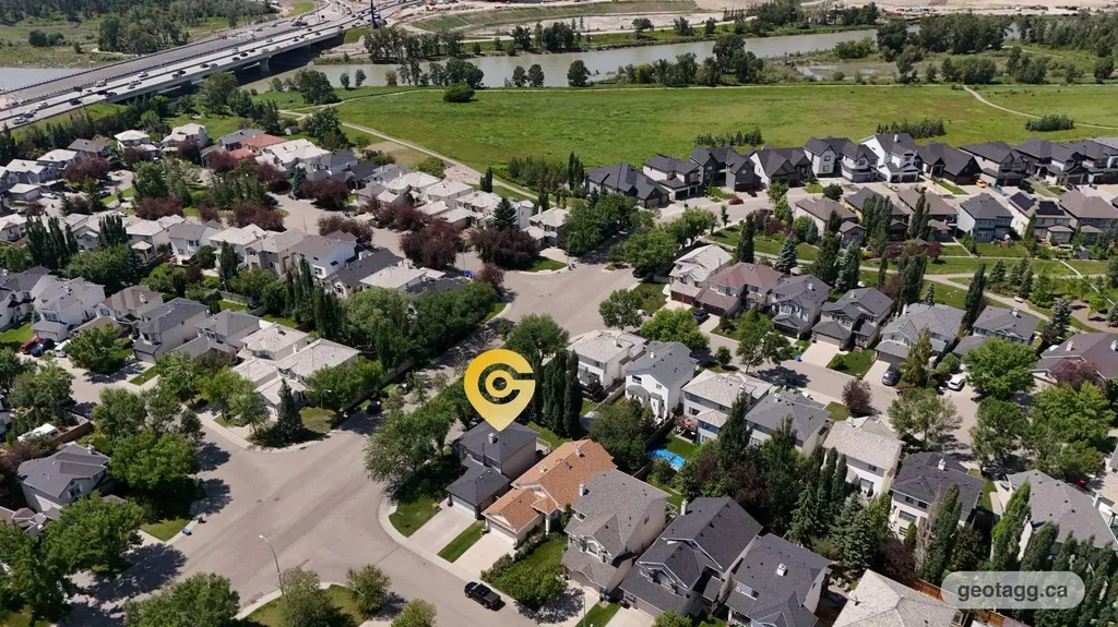 480 Douglas Glen Point SE Calgary AB T2Z 3G4