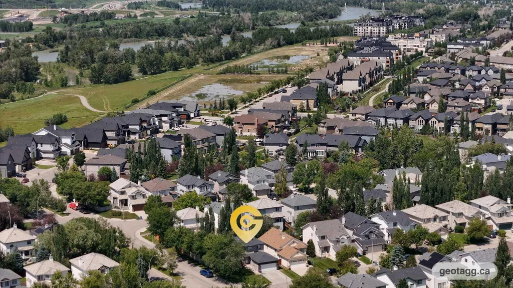 480 Douglas Glen Point SE Calgary AB T2Z 3G4