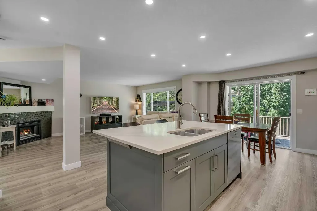 480 Douglas Glen Point SE Calgary AB T2Z 3G4