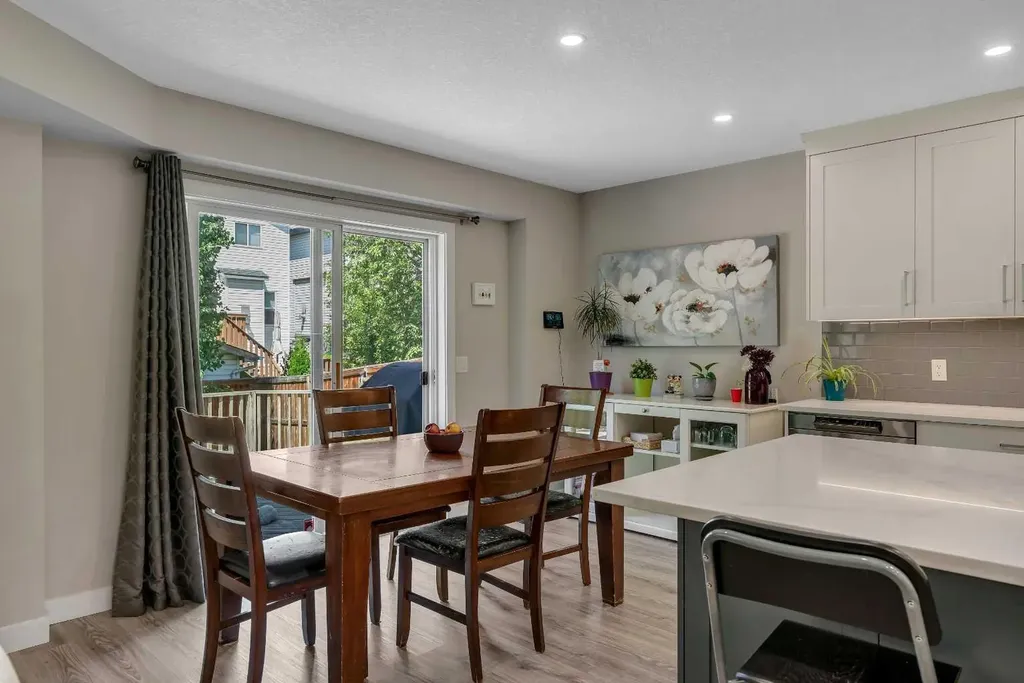 480 Douglas Glen Point SE Calgary AB T2Z 3G4