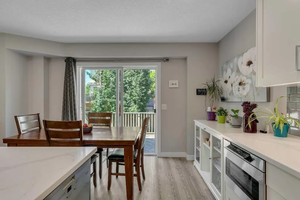 480 Douglas Glen Point SE Calgary AB T2Z 3G4