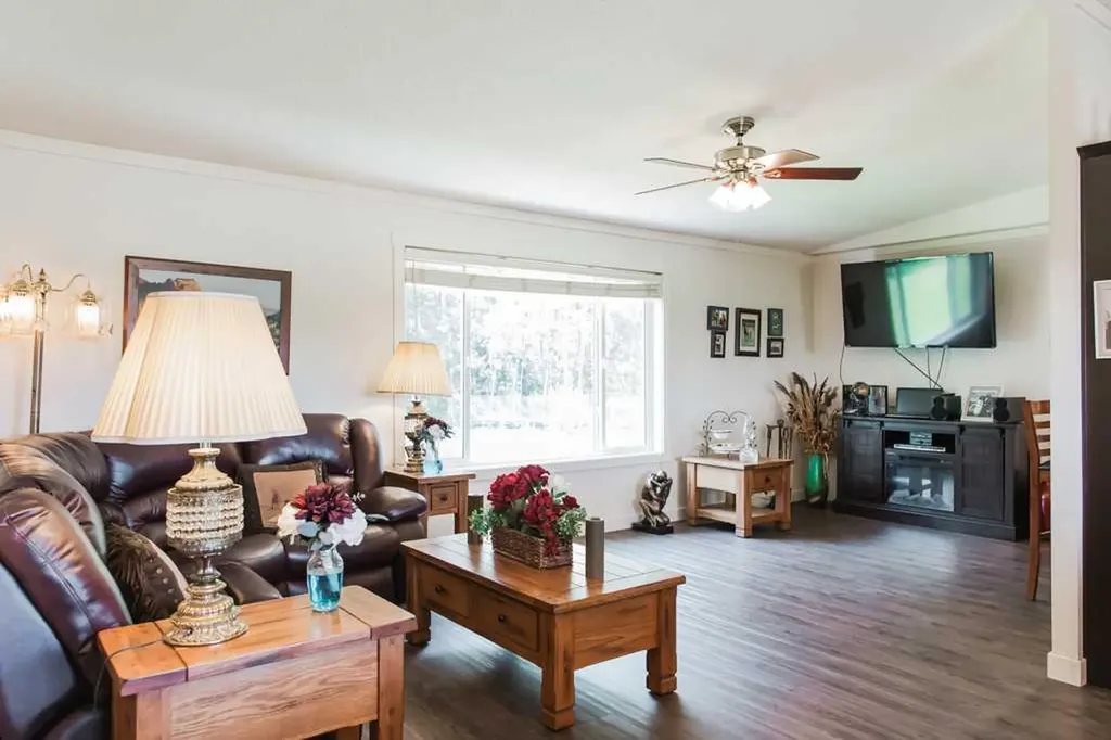 69575 Rge Road 75 Grovedale AB T0H1x0