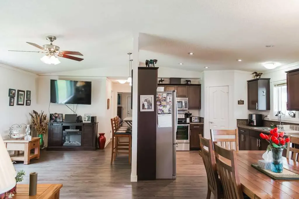 69575 Rge Road 75 Grovedale AB T0H1x0