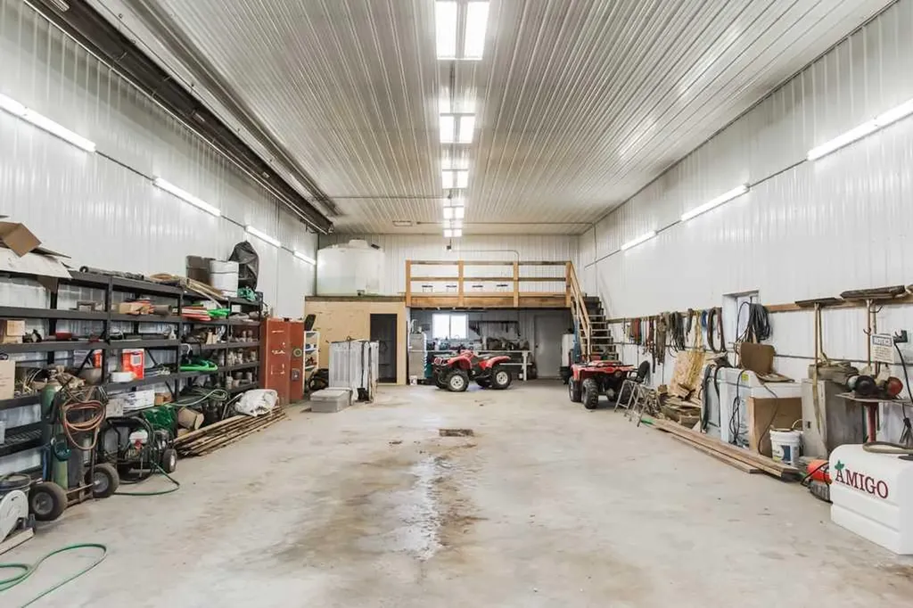 69575 Rge Road 75 Grovedale AB T0H1x0