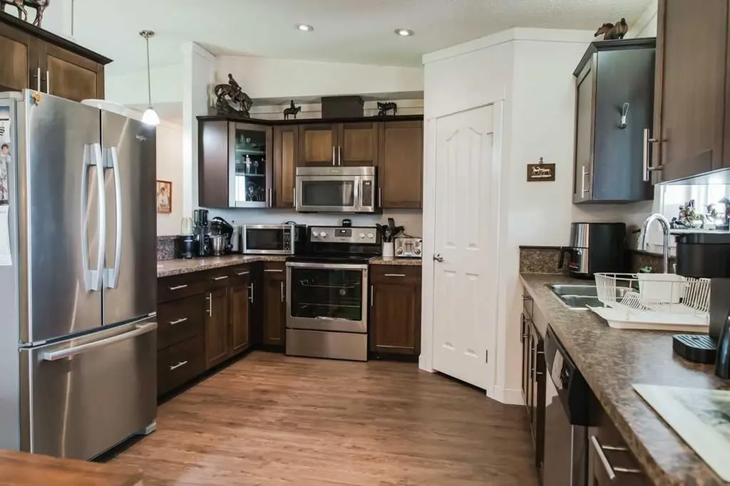 69575 Rge Road 75 Grovedale AB T0H1x0