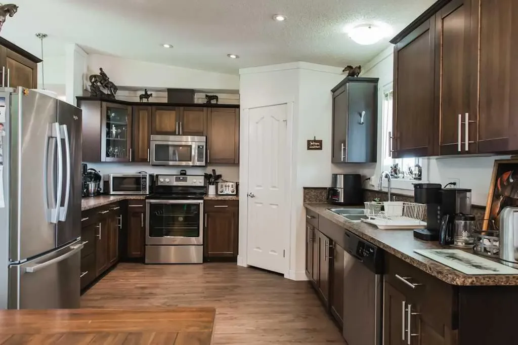 69575 Rge Road 75 Grovedale AB T0H1x0