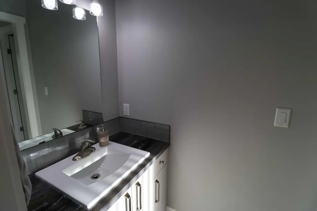 1504 B 19 Avenue Coaldale AB T1M 1A1