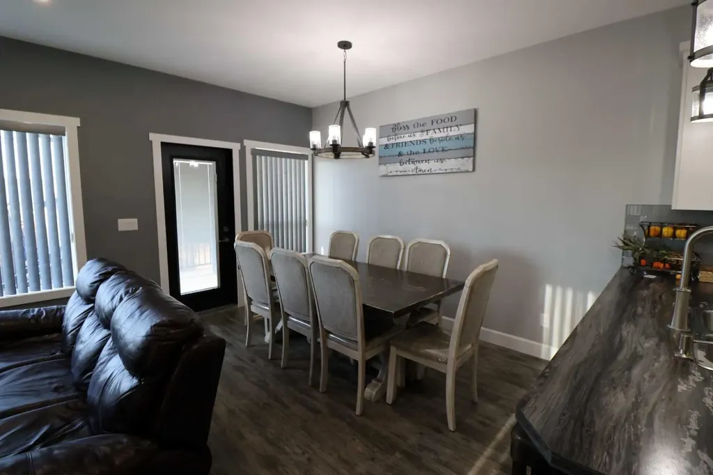 1504 B 19 Avenue Coaldale AB T1M 1A1