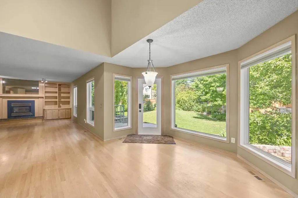 46 Sandalwood Heights NW Calgary AB T3K 4B6