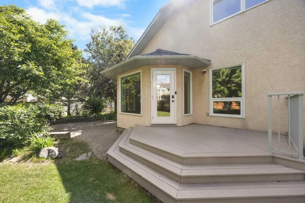 46 Sandalwood Heights NW Calgary AB T3K 4B6