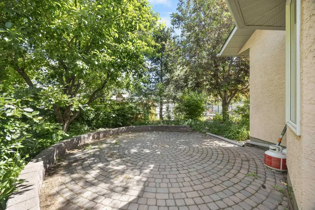 46 Sandalwood Heights NW Calgary AB T3K 4B6