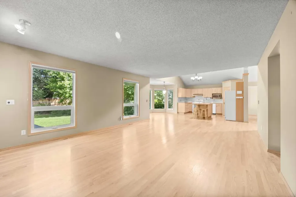 46 Sandalwood Heights NW Calgary AB T3K 4B6