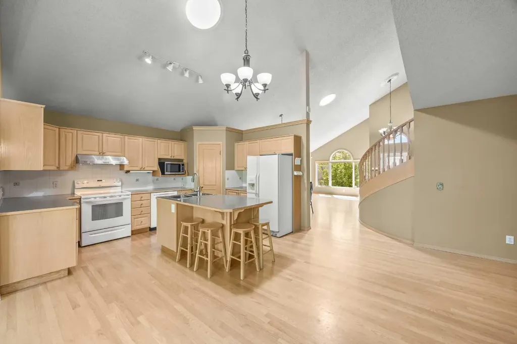 46 Sandalwood Heights NW Calgary AB T3K 4B6