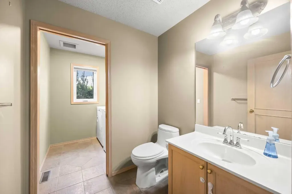 46 Sandalwood Heights NW Calgary AB T3K 4B6