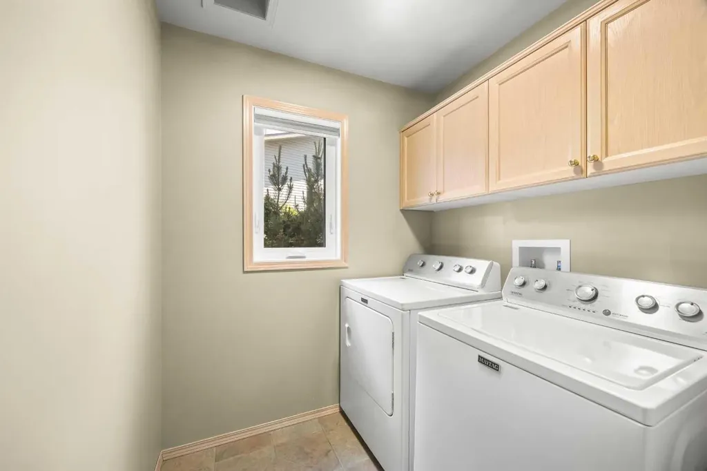 46 Sandalwood Heights NW Calgary AB T3K 4B6