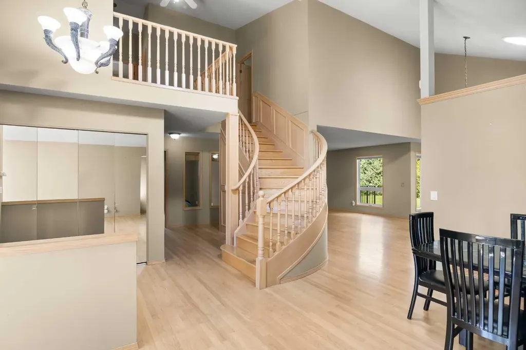46 Sandalwood Heights NW Calgary AB T3K 4B6
