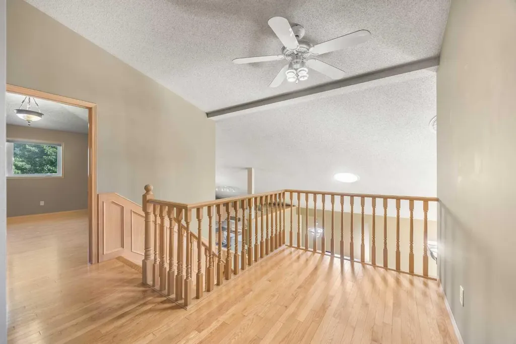 46 Sandalwood Heights NW Calgary AB T3K 4B6