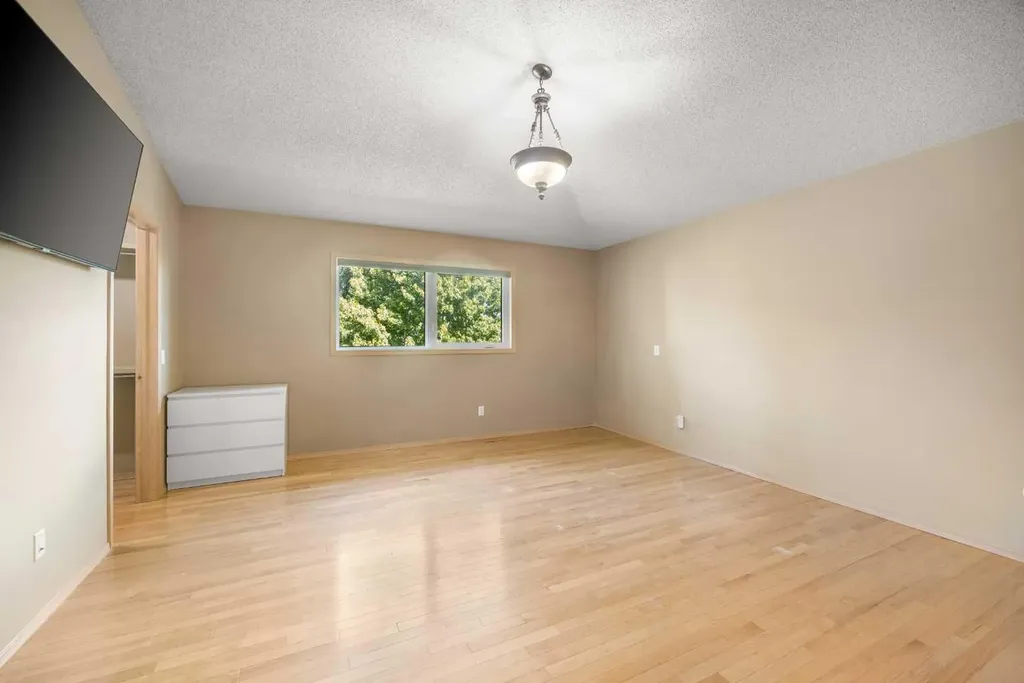 46 Sandalwood Heights NW Calgary AB T3K 4B6