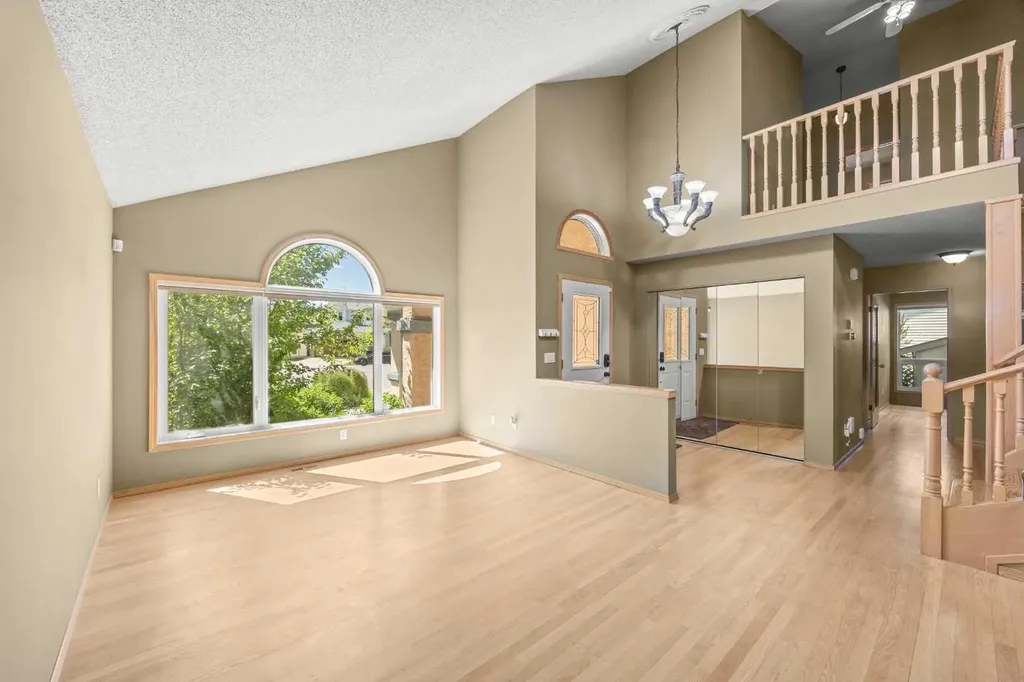 46 Sandalwood Heights NW Calgary AB T3K 4B6