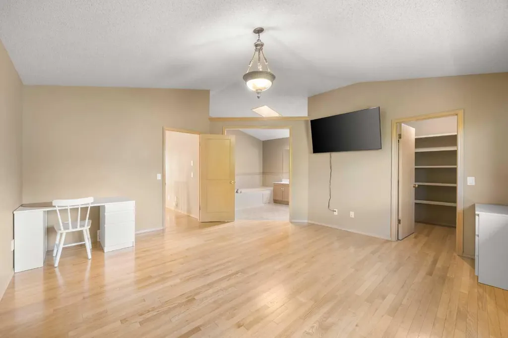 46 Sandalwood Heights NW Calgary AB T3K 4B6