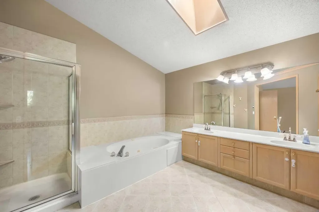 46 Sandalwood Heights NW Calgary AB T3K 4B6