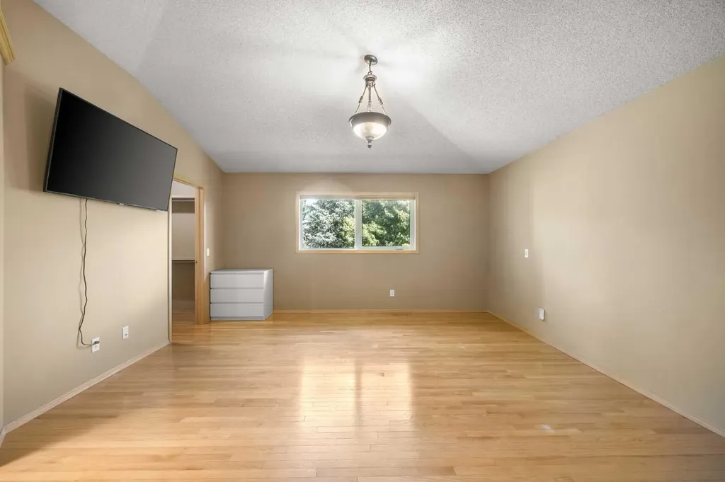 46 Sandalwood Heights NW Calgary AB T3K 4B6