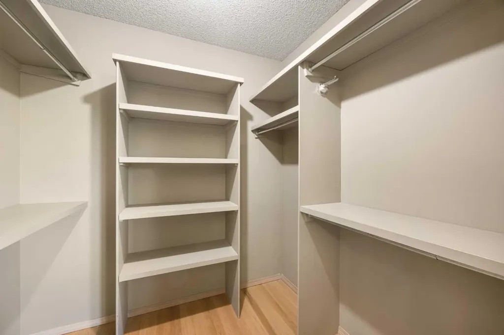 46 Sandalwood Heights NW Calgary AB T3K 4B6
