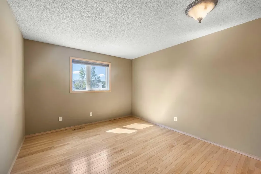 46 Sandalwood Heights NW Calgary AB T3K 4B6
