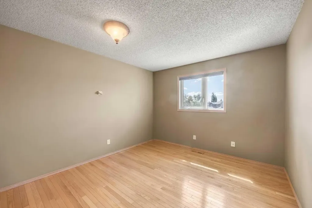 46 Sandalwood Heights NW Calgary AB T3K 4B6