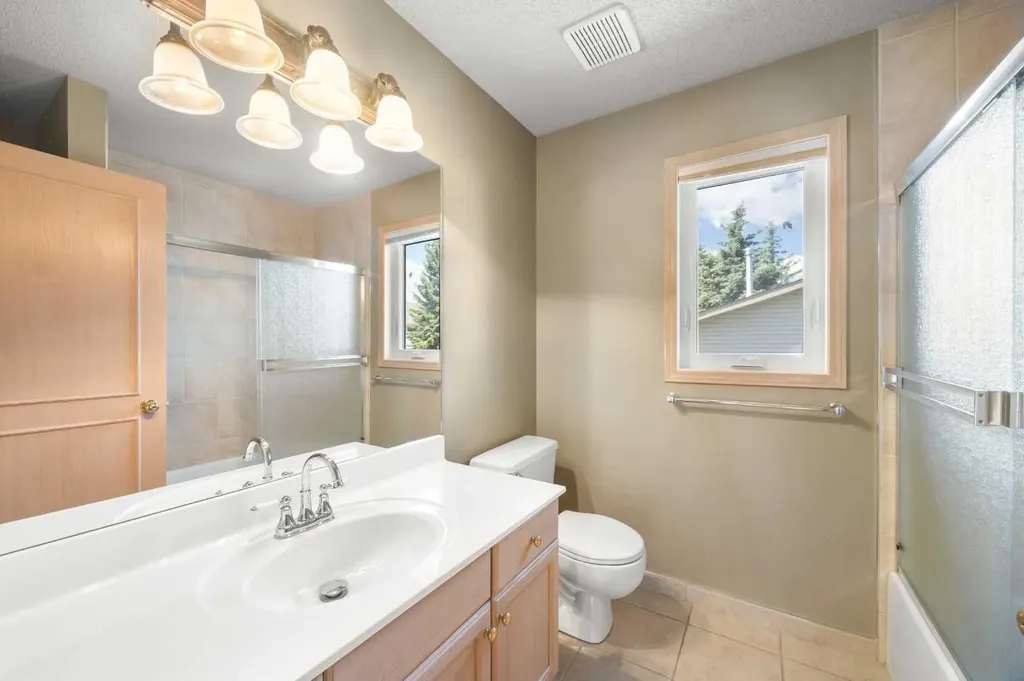 46 Sandalwood Heights NW Calgary AB T3K 4B6